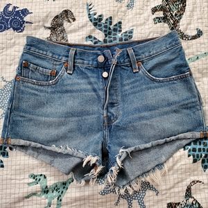 Levi’s 501 Cutoff Jean Shorts 28